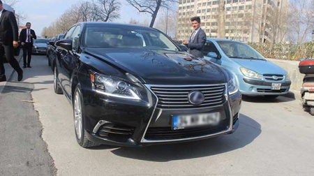 Bakan Zeybekci, makam otomobilini değiştirdi