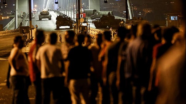 Boğaziçi Köprüsü'nde tank atışı: Bir vatandaş öldü