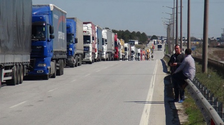 Bulgaristan işlemleri yavaşlattı sınırda TIR kuyruğu 7 kilometreye ulaştı