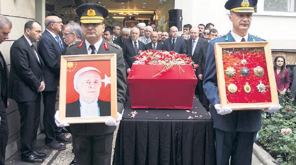 Güniz Sokak komşusunu gözyaşlarıyla uğurladı