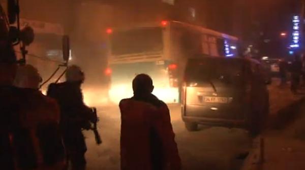 Kağıthane'de seyir halindeki halk otobüsüne molotoflu saldırı!