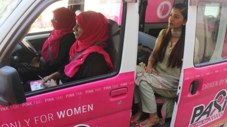 Pakistan'da tecavüze karşı kadınlara özel taksi